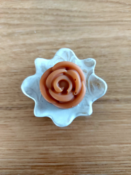 Seifenschale Keramik klein mit Rosenseife